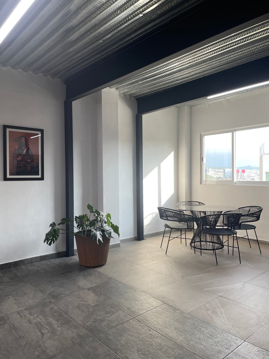 Loft with Pool, Gym & A/C Suite gallery image 5