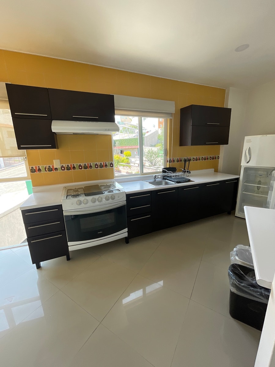 Penthouse with Pool, Gym & A/C gallery image 6