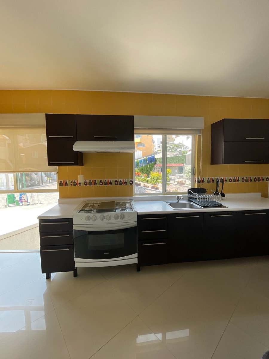 Penthouse with Pool, Gym & A/C gallery image 5