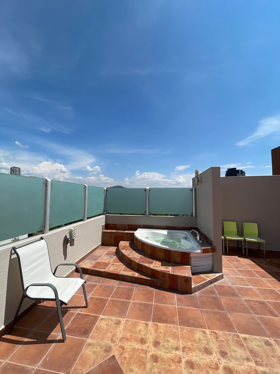 Penthouse with Pool, Gym & A/C gallery image 24