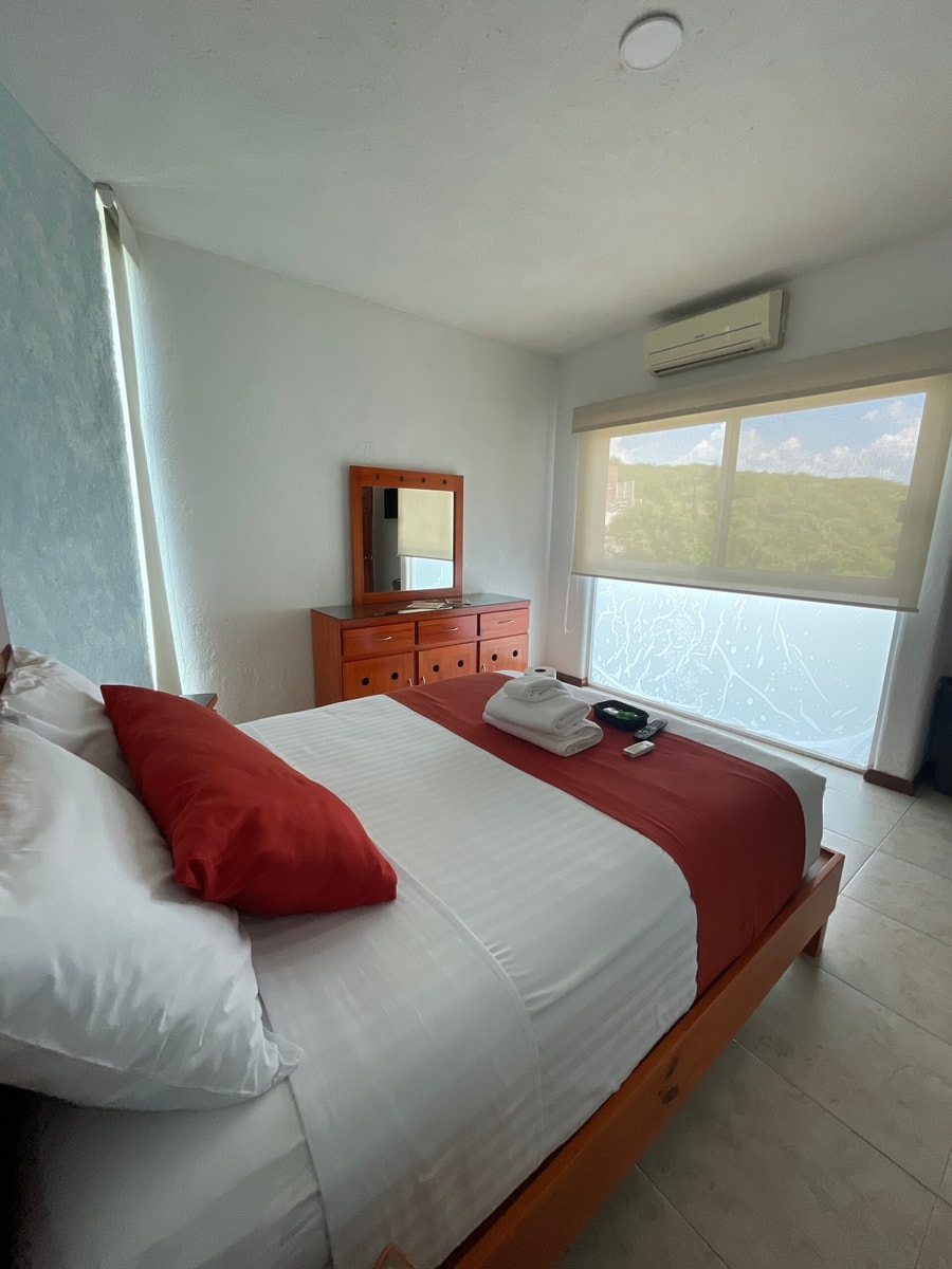 Apartment with Pool, Gym & A/C Suite gallery image 15