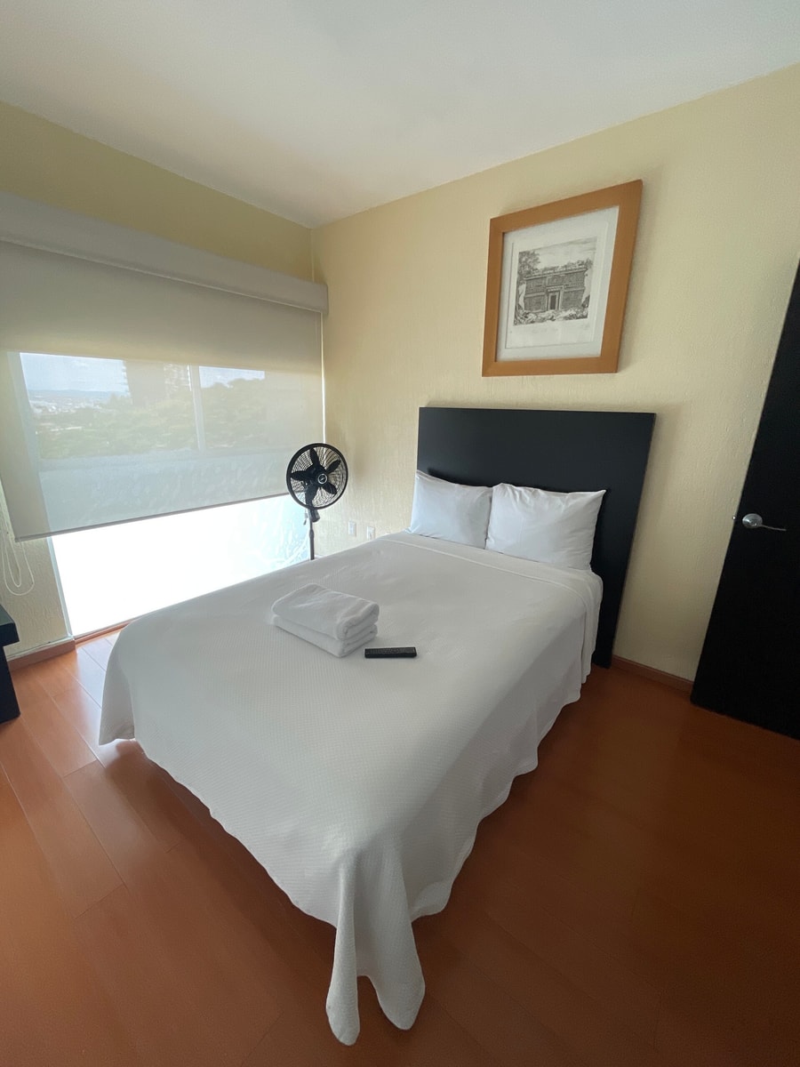 Penthouse with Pool, Gym & A/C gallery image 12