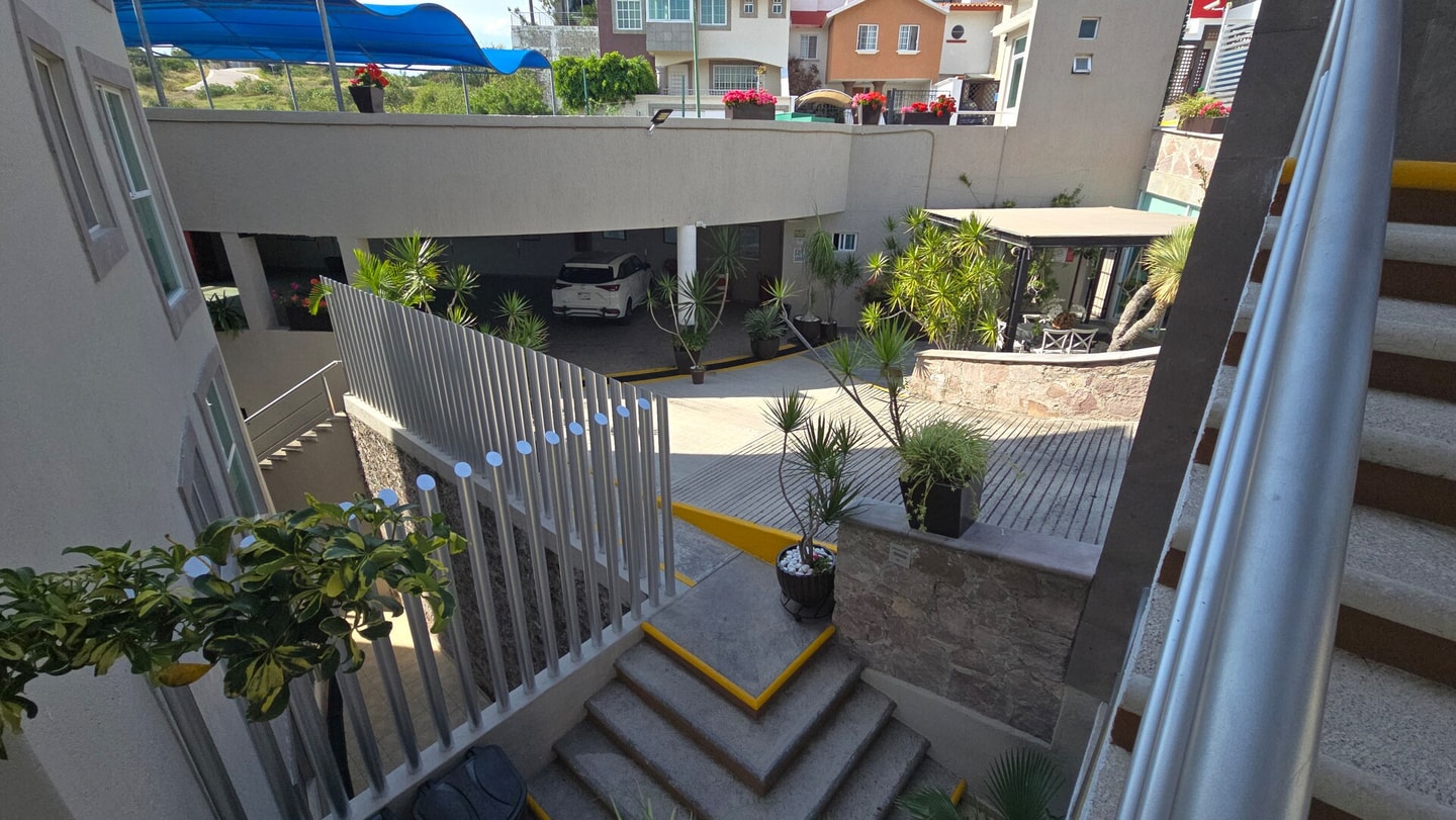 Apartment with Pool - Gym & A/C Suite gallery image 11