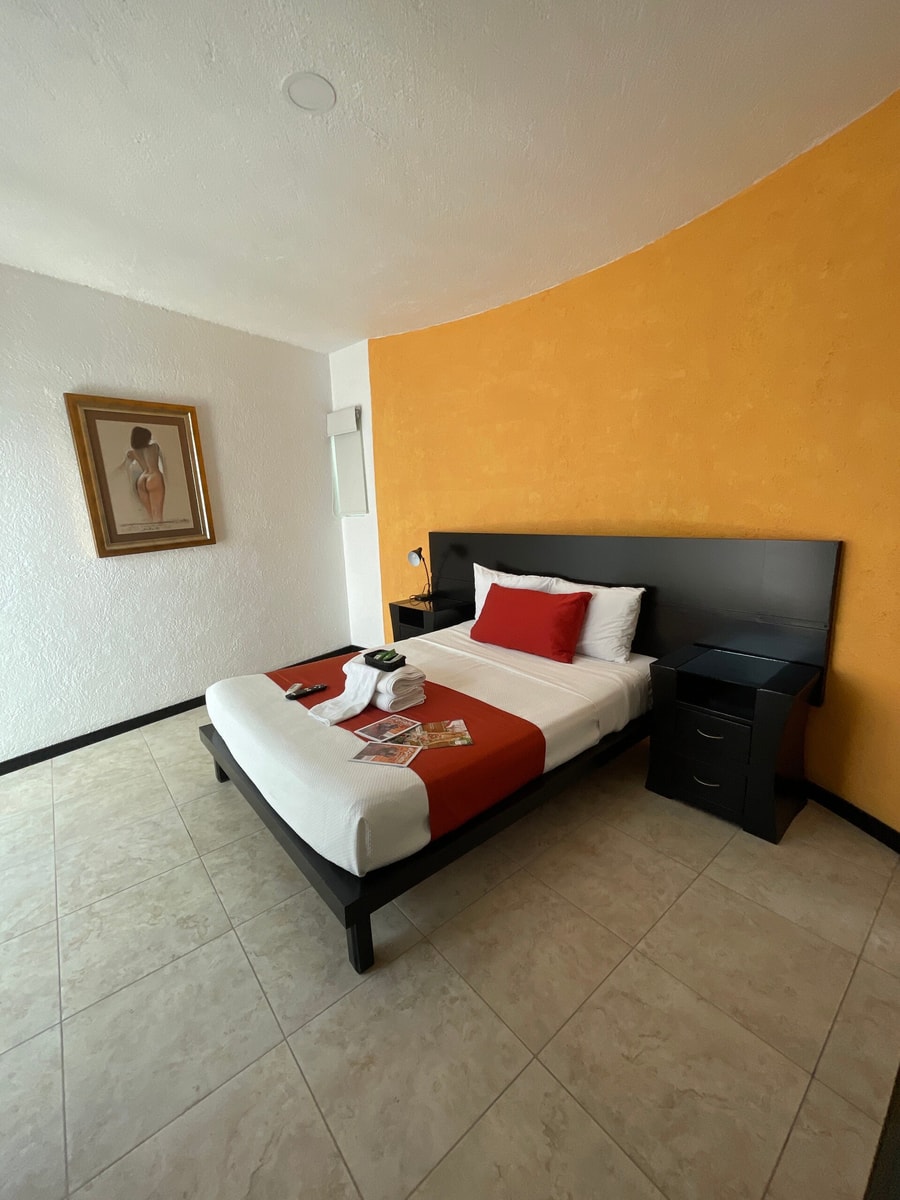 Apartment with Pool, Gym & A/C gallery image 11