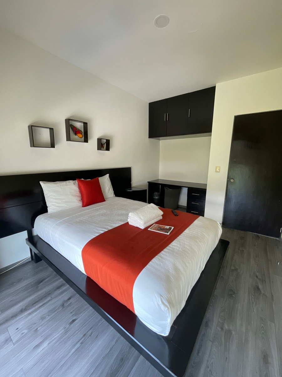 Penthouse with Pool, Gym & A/C gallery image 12