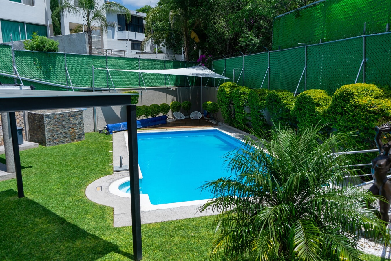 Loft with Pool, Gym & A/C Suite gallery image 18
