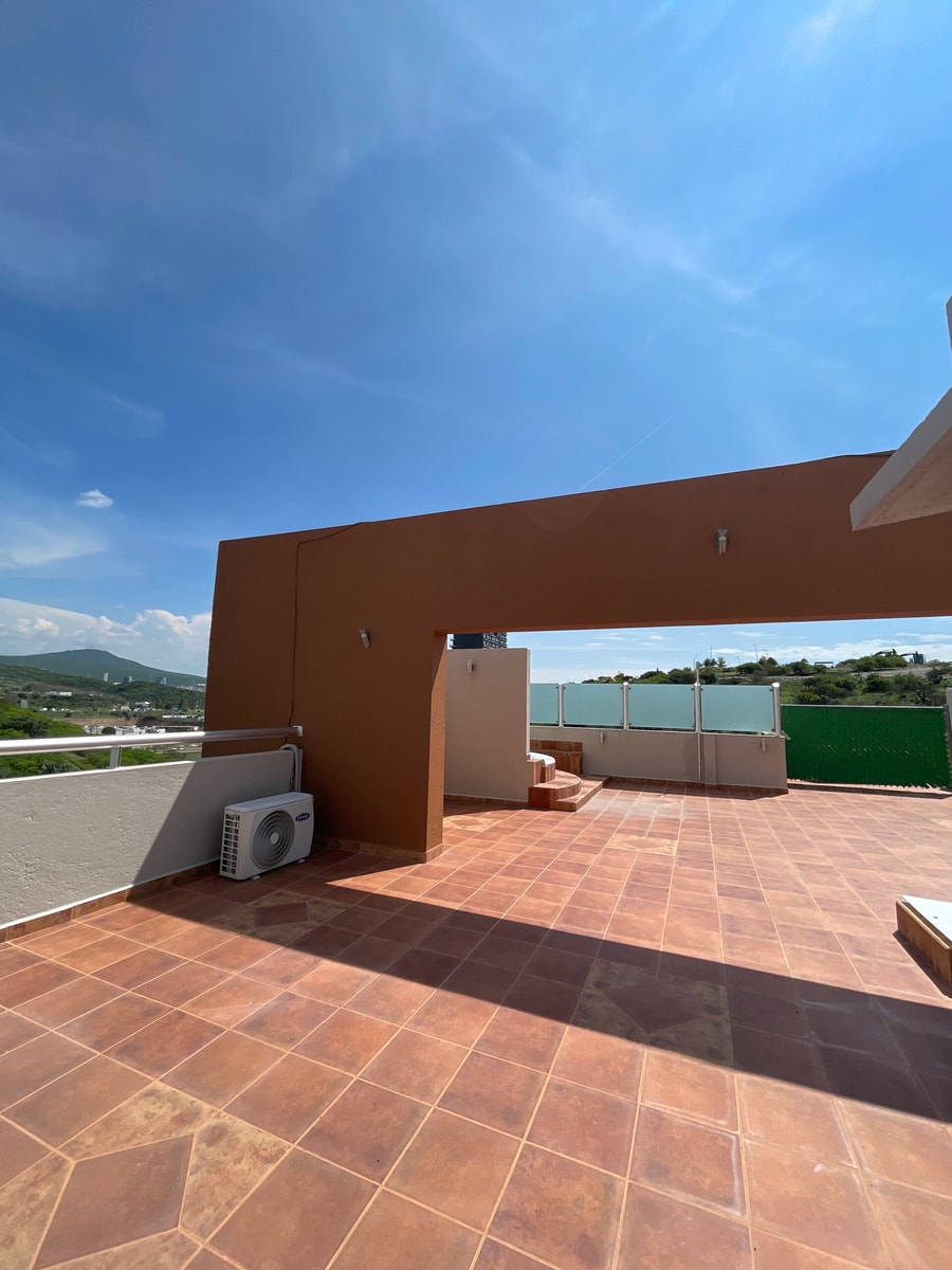 Penthouse with Pool, Gym & A/C gallery image 21