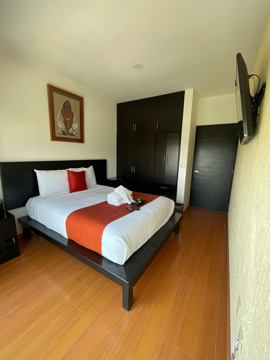 Penthouse with Pool, Gym & A/C gallery image 10