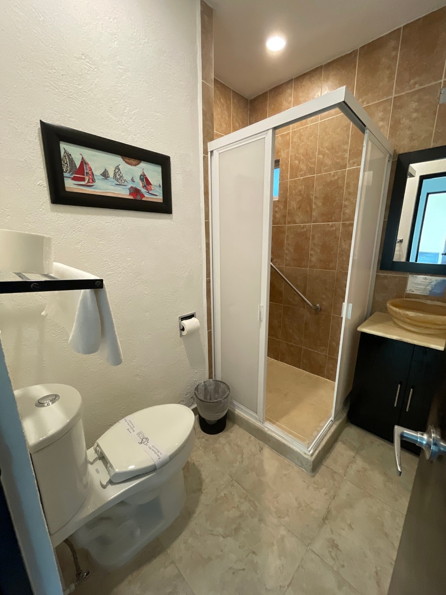 Penthouse with Pool, Gym & A/C gallery image 15