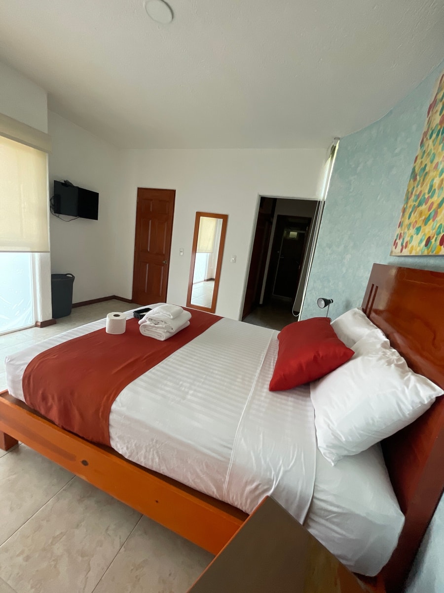 Apartment with Pool, Gym & A/C Suite gallery image 13