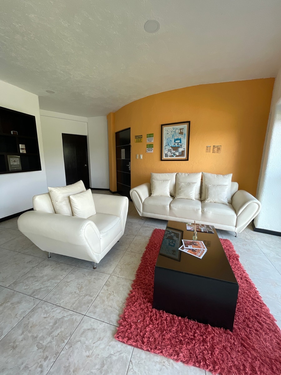 Apartment with Pool, Gym & A/C gallery image 1