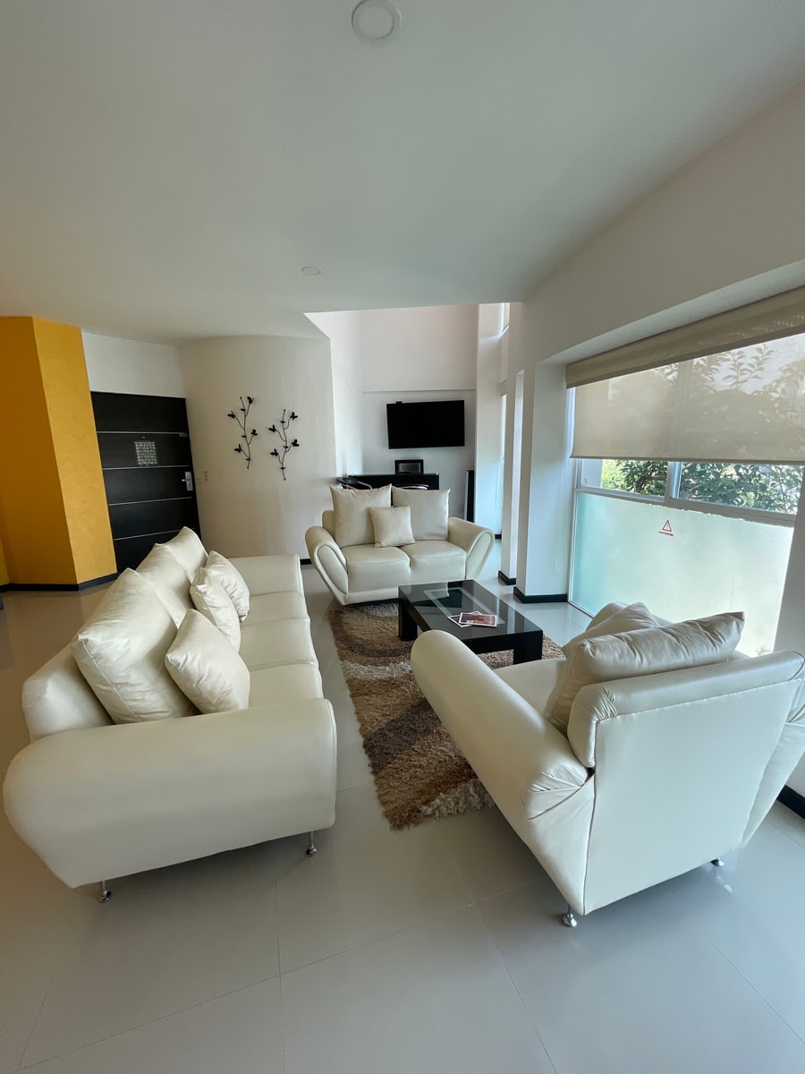 Penthouse with Pool, Gym & A/C gallery image 8