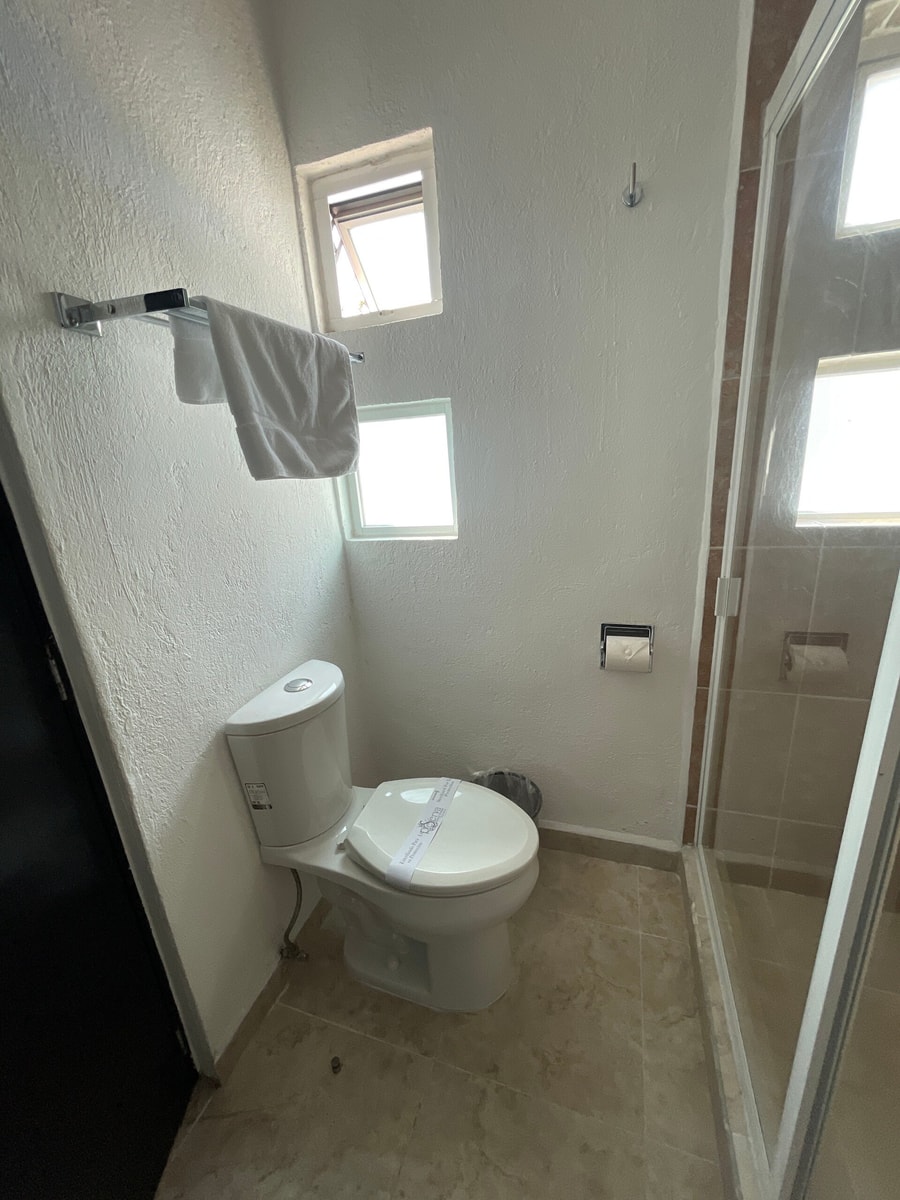 Penthouse with Pool, Gym & A/C gallery image 16