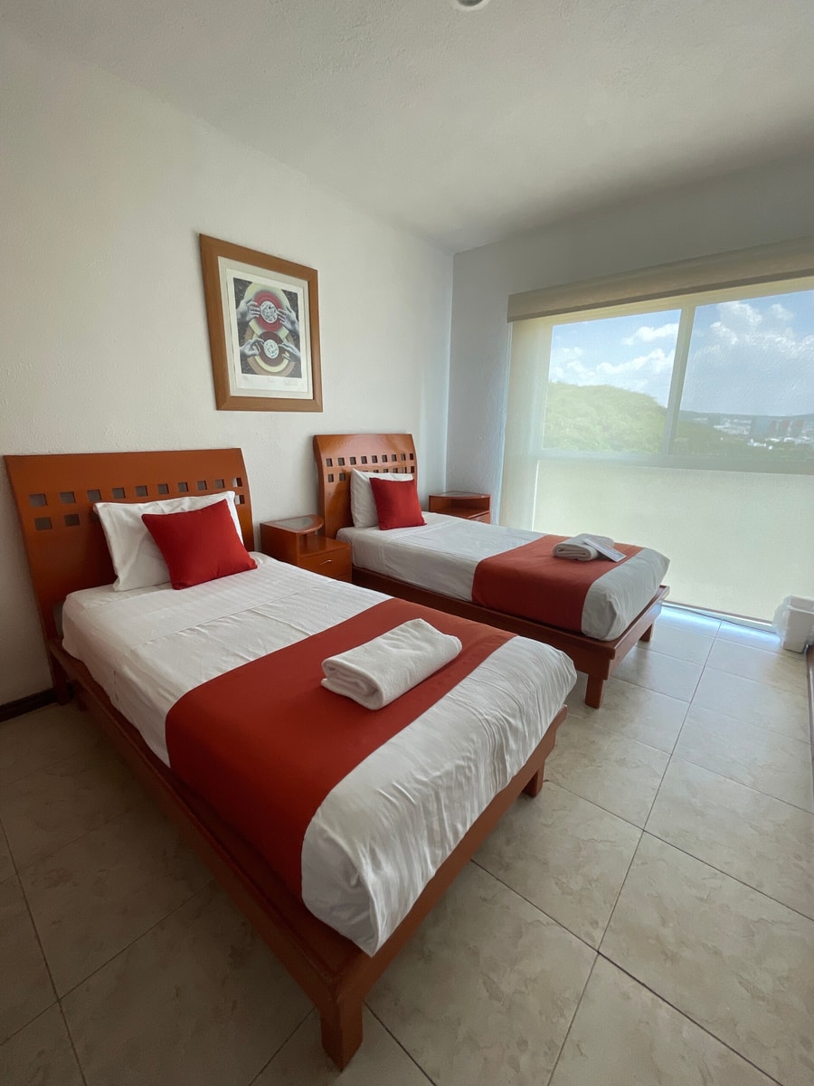 Apartment with Pool, Gym & A/C Suite gallery image 11