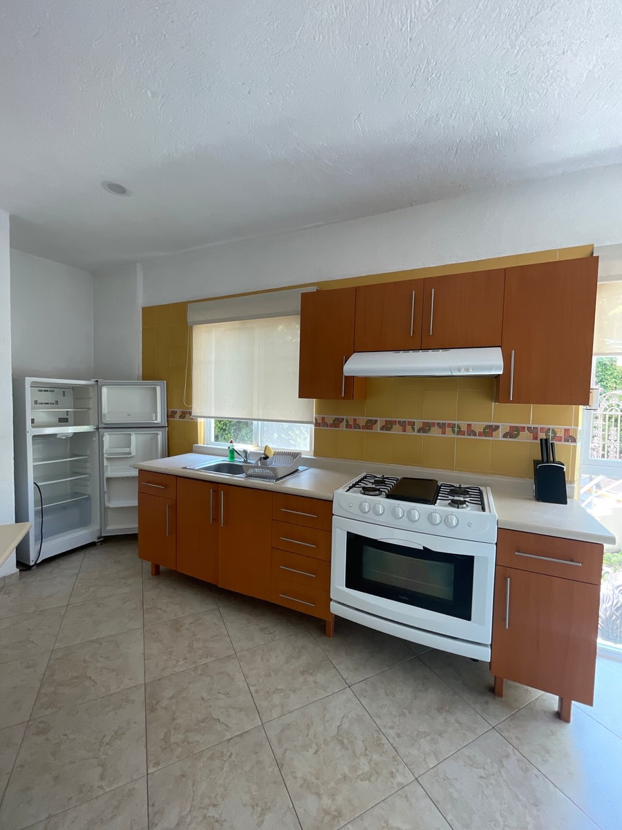 Apartment with Pool, Gym & A/C Suite gallery image 4