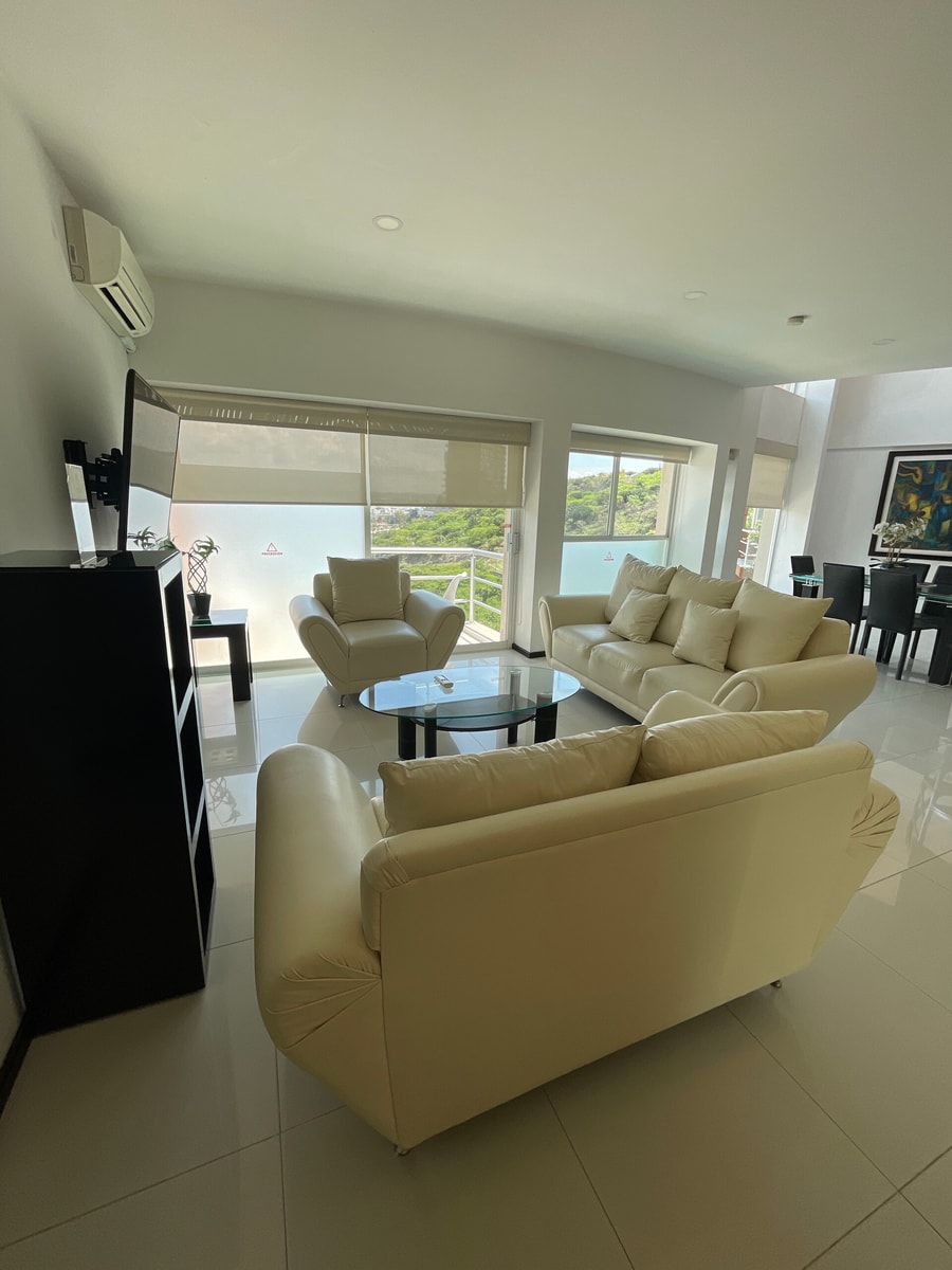 Penthouse with Pool, Gym & A/C gallery image 5