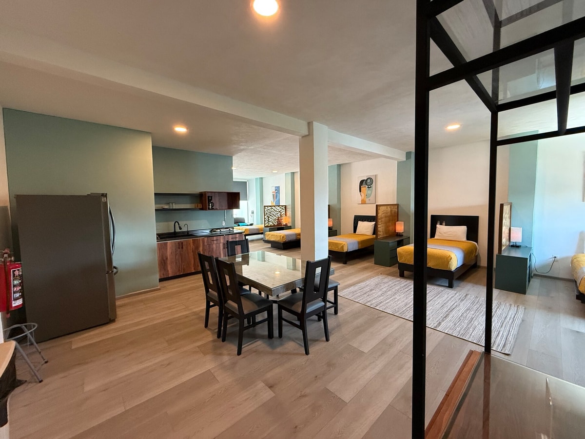 Apartment with Pool & Gym gallery image 5