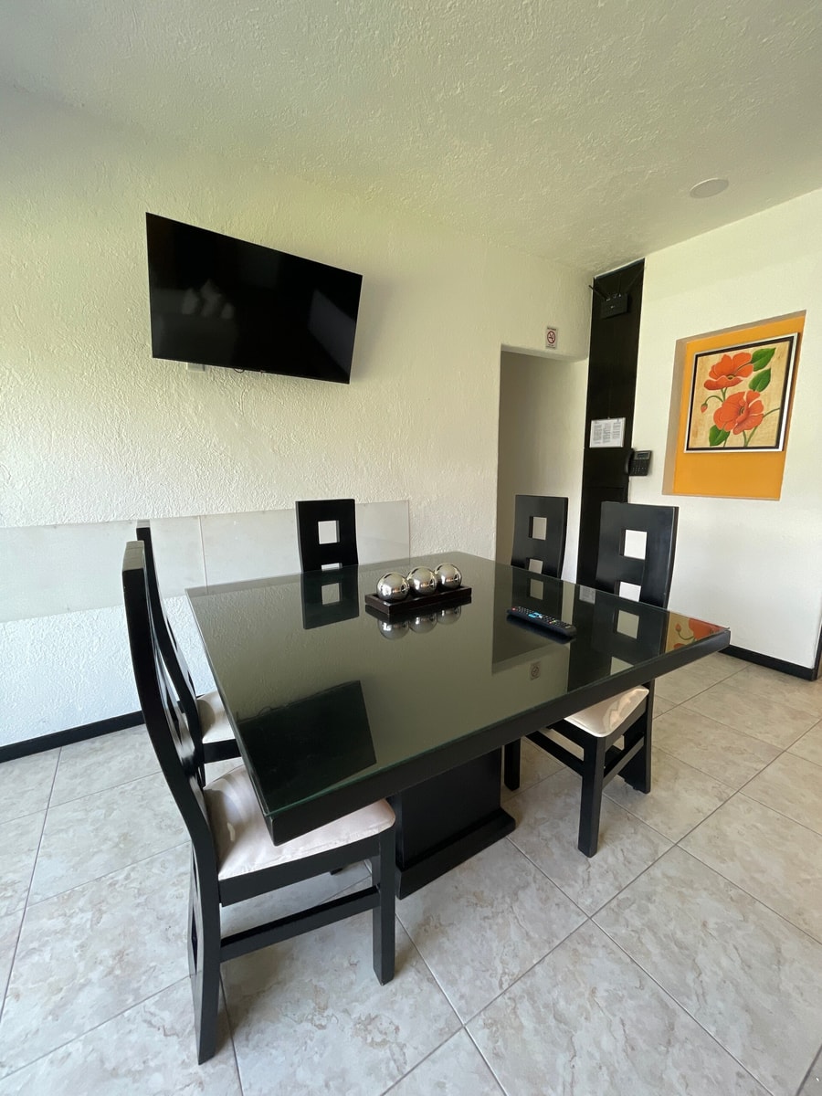 Apartment with Pool, Gym & A/C gallery image 6