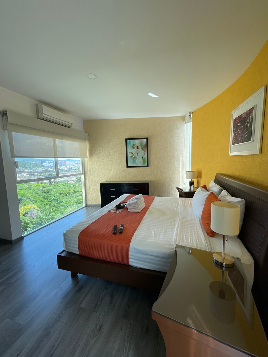 Penthouse with Pool, Gym & A/C gallery image 11