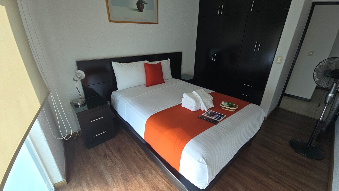 Apartment with Pool - Gym & A/C Suite gallery image 8