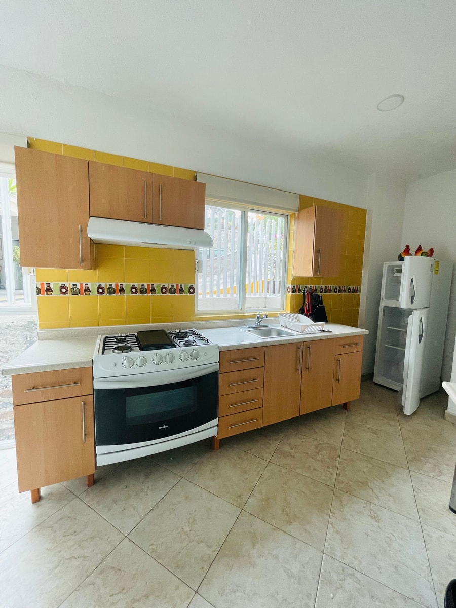 Apartment with Pool, Gym & A/C Suite gallery image 3