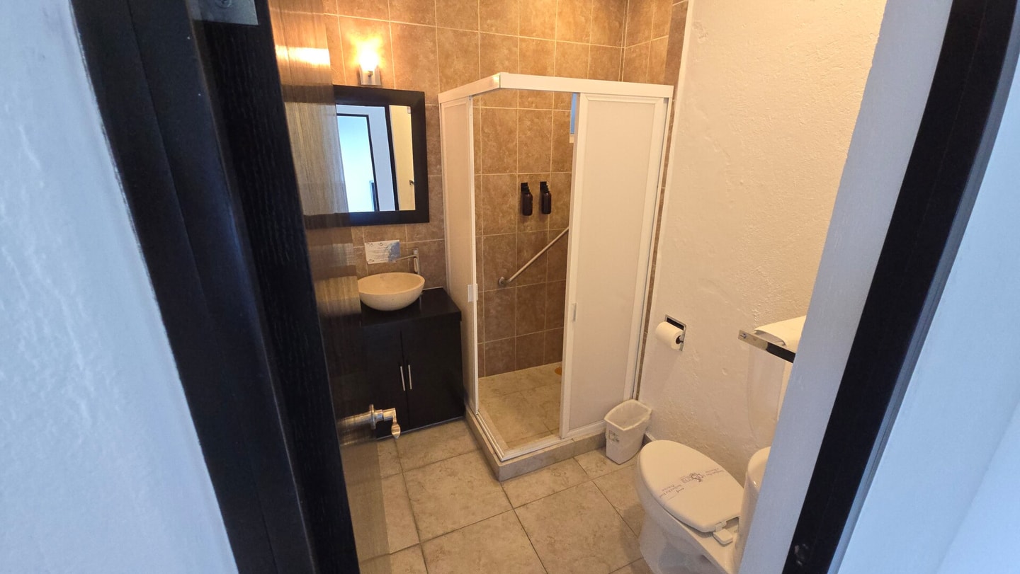 Apartment with Pool - Gym & A/C Suite gallery image 9