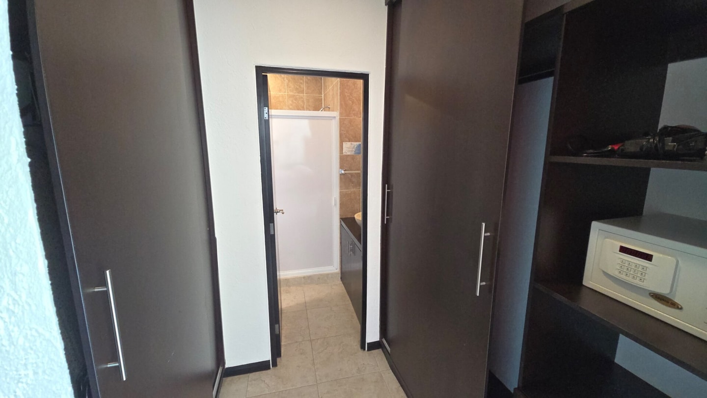 Apartment with Pool, Gym & A/C. gallery image 11
