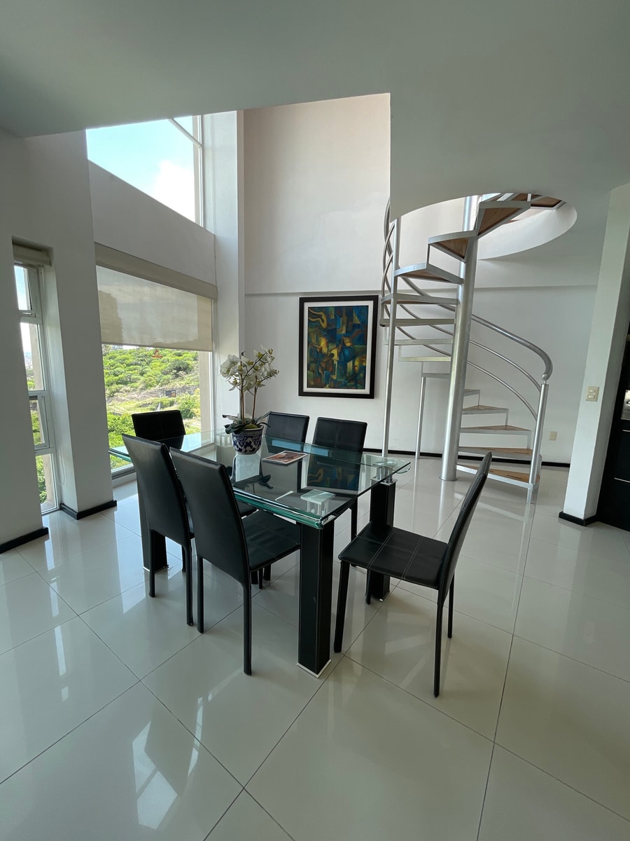 Penthouse with Pool, Gym & A/C gallery image 1