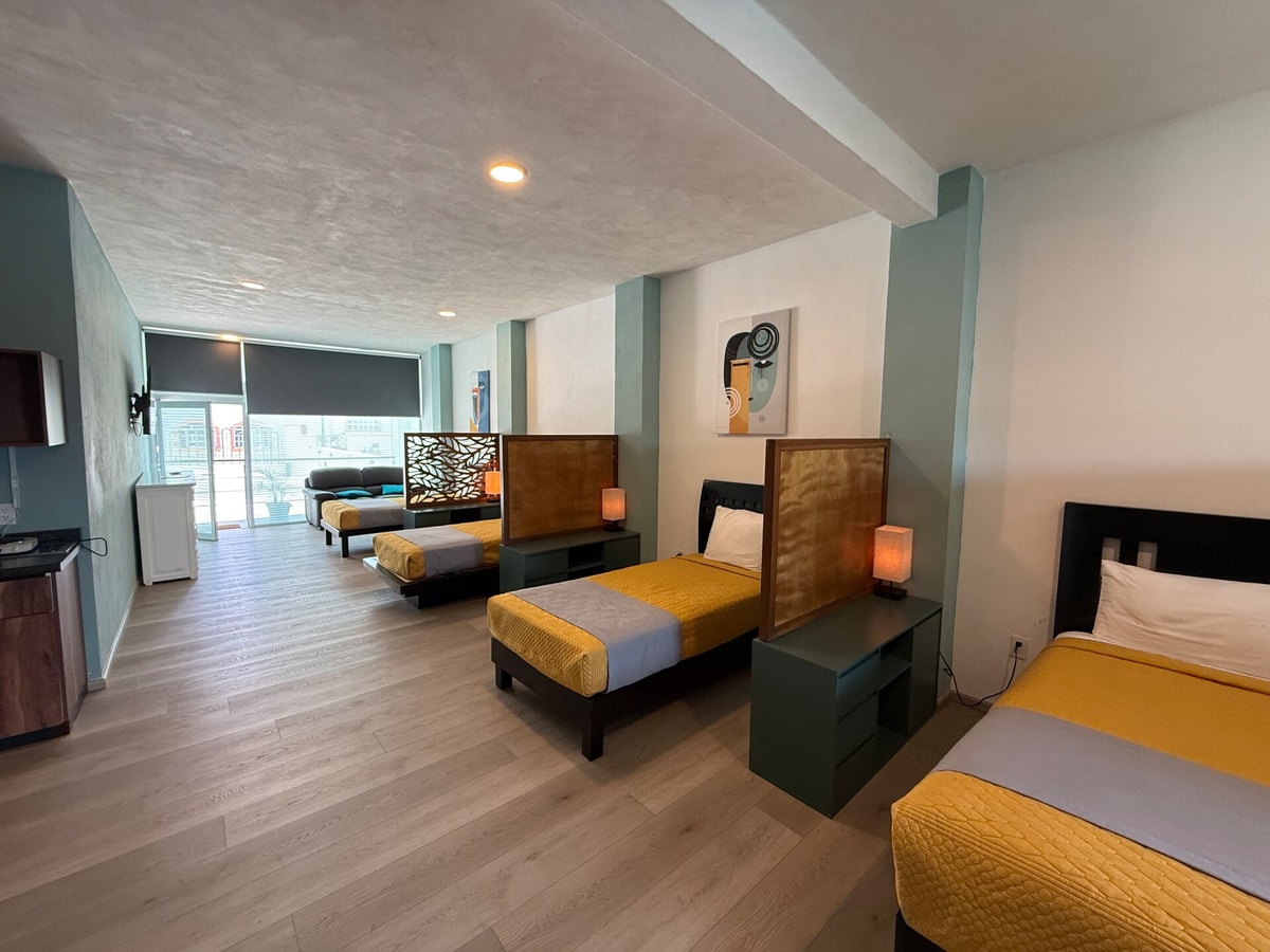 Apartment with Pool & Gym gallery image 1