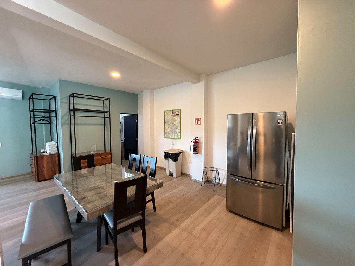 Apartment with Pool & Gym gallery image 3