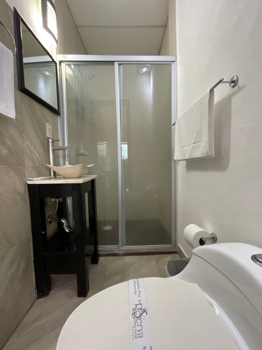 Suite Room with Pool, Gym & A/C gallery image 8