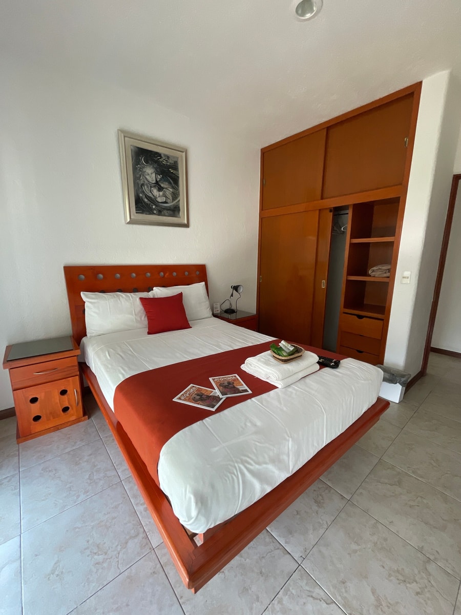 Apartment with Pool, Gym & A/C Suite gallery image 9