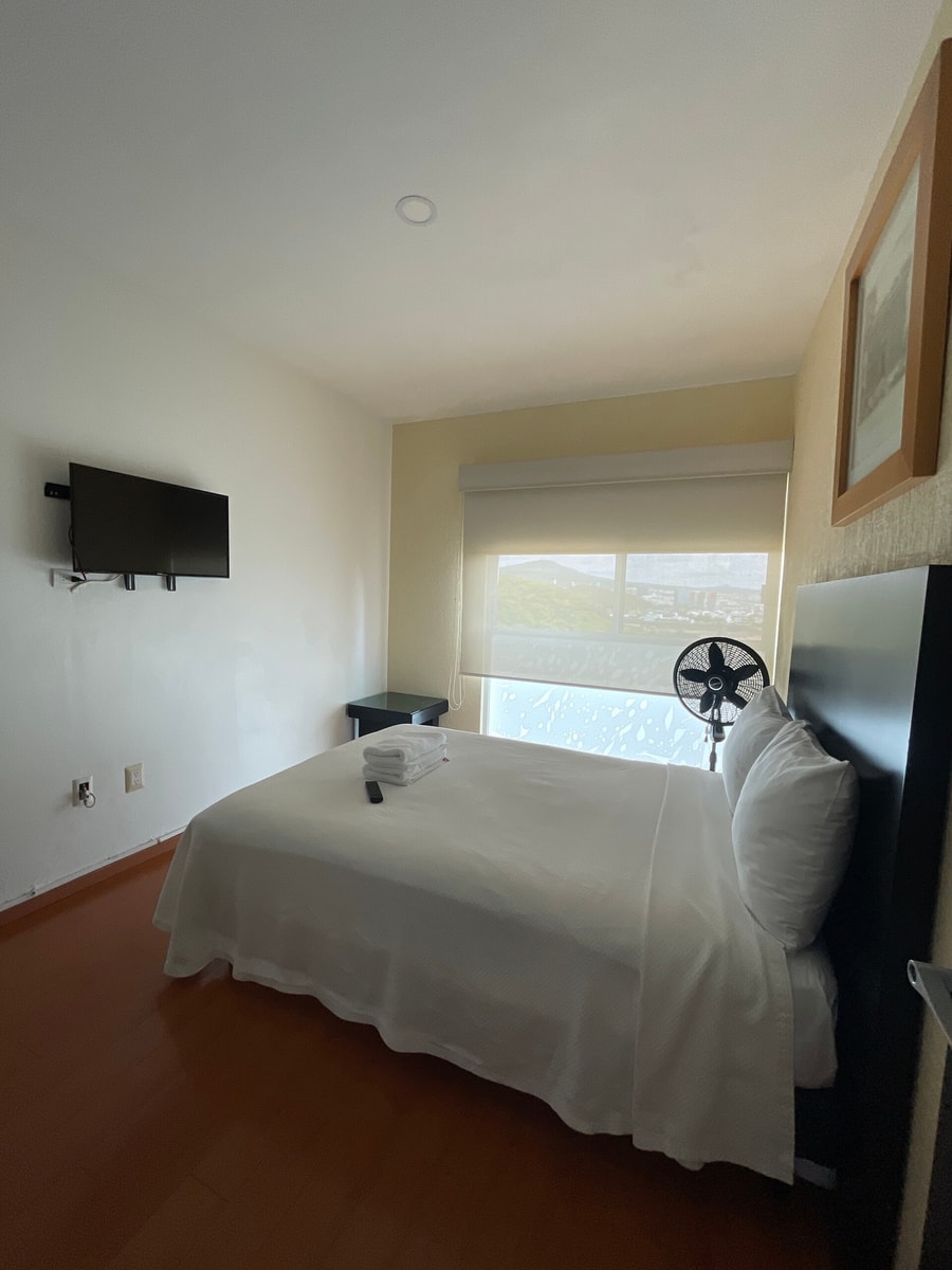 Penthouse with Pool, Gym & A/C gallery image 13
