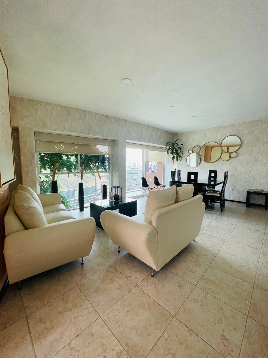 Apartment with Pool, Gym & A/C Suite gallery image 4