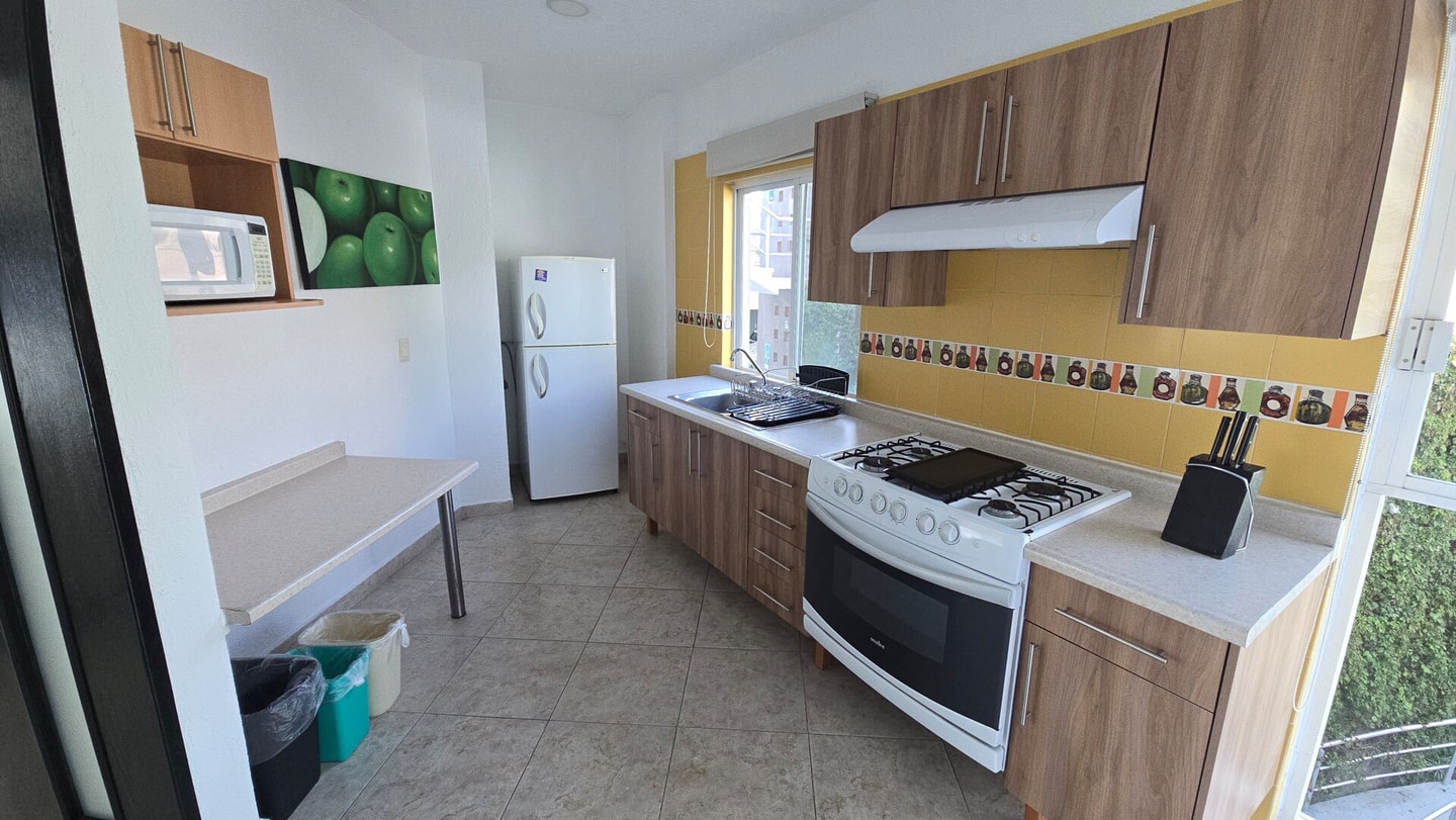 Apartment with Pool - Gym & A/C Suite gallery image 13