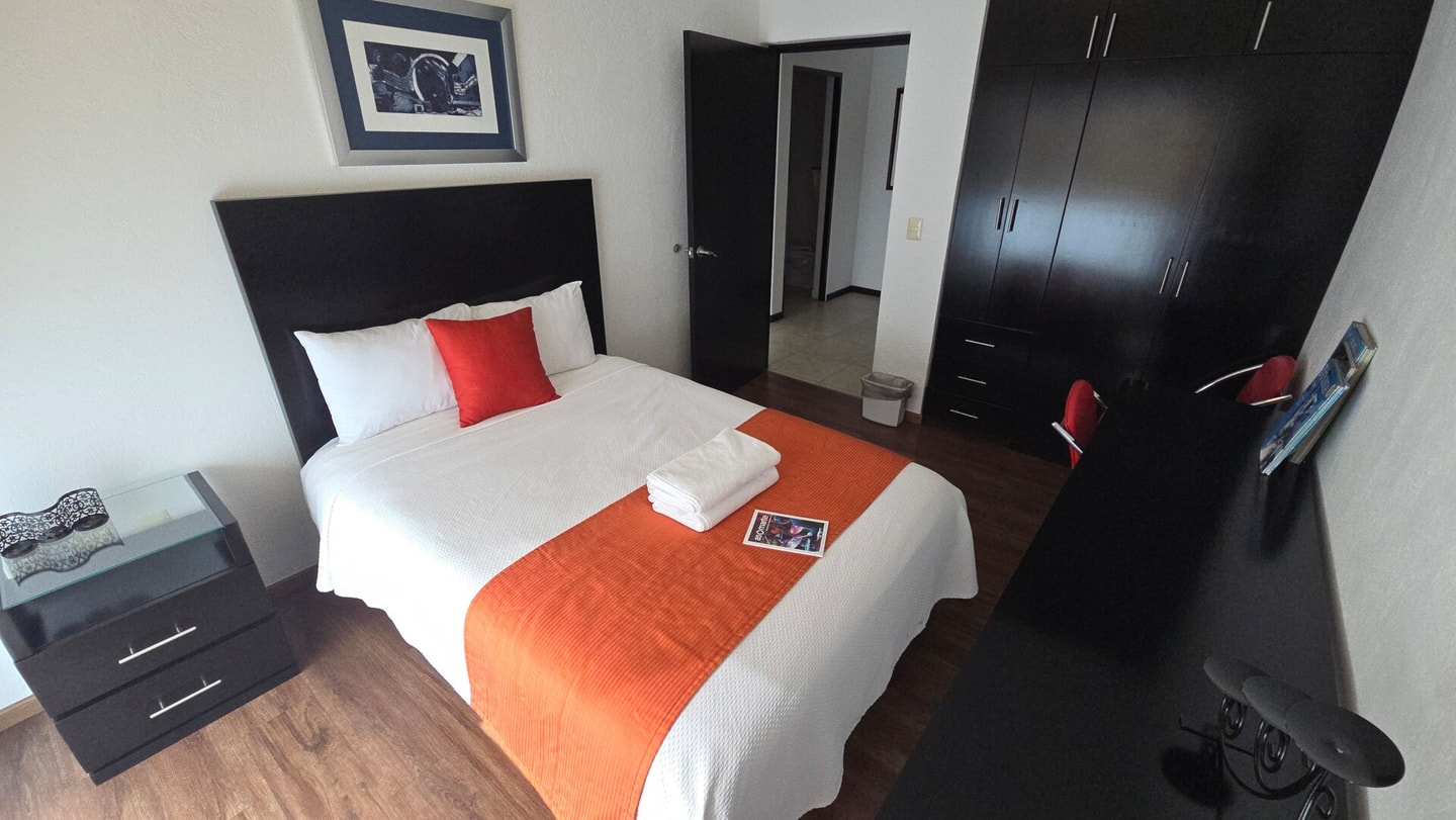 Apartment with Pool - Gym & A/C Suite gallery image 6