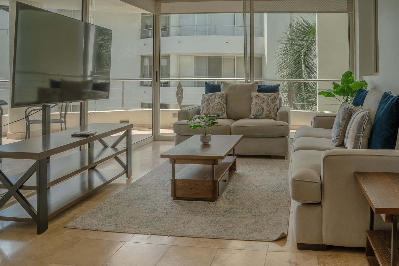 NITTA 209 Elegant Apartment - Partial Sea Views gallery image 2