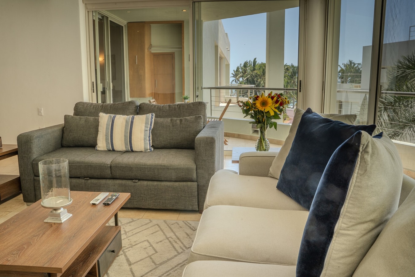 NITTA 308 Spacious Living - Walk to the Beach gallery image 2