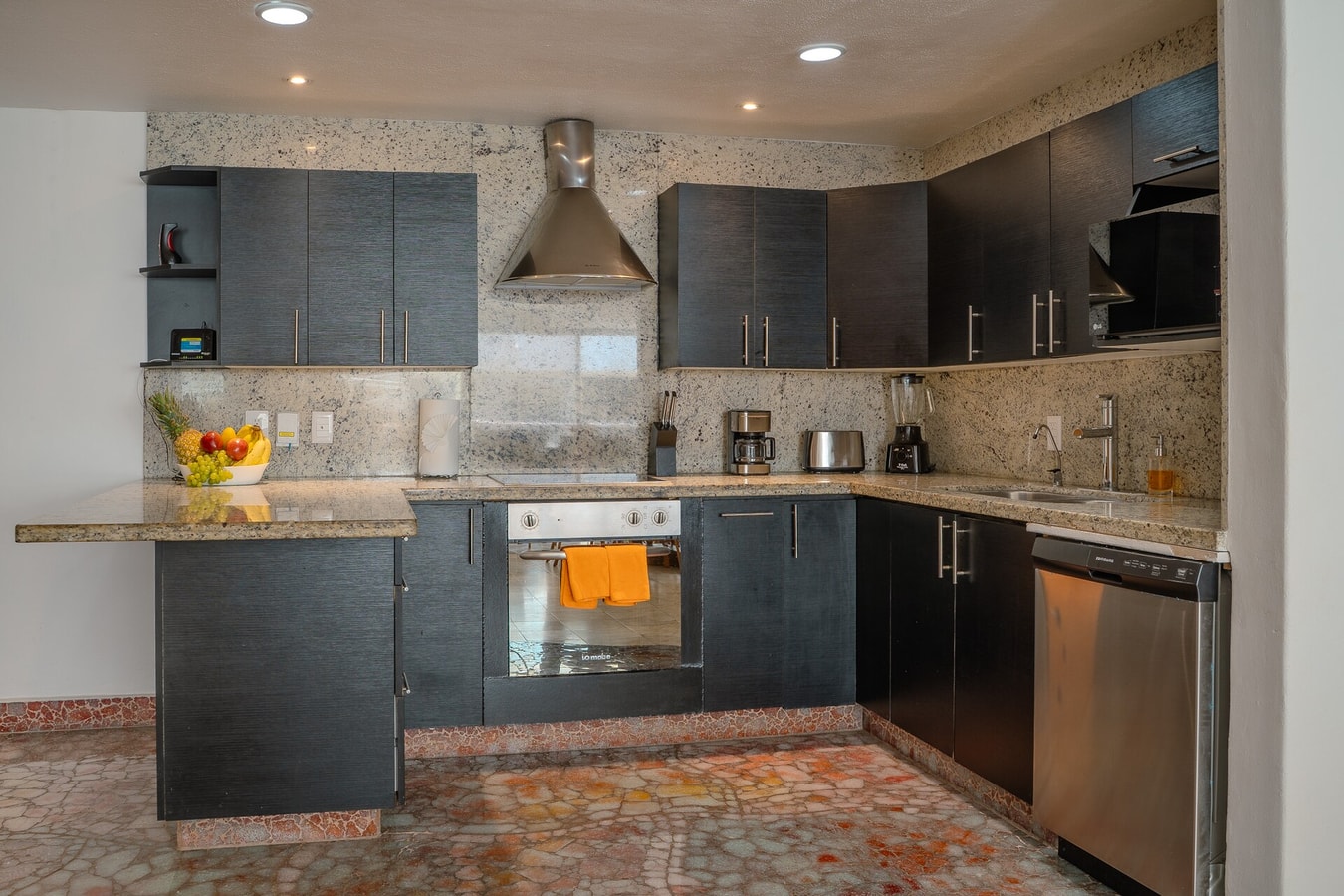 NITTA 308 Spacious Living - Walk to the Beach gallery image 9
