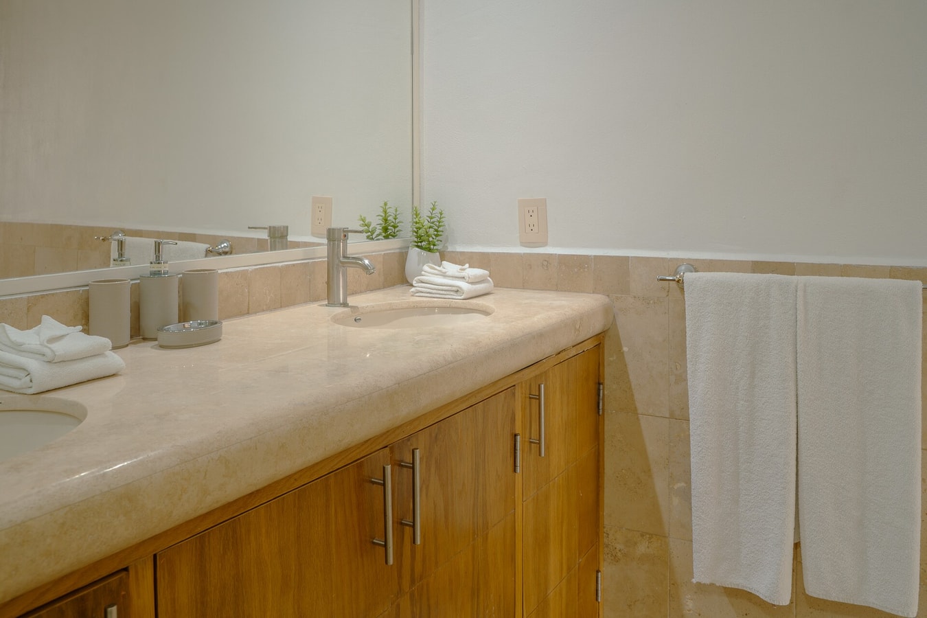 NITTA 103 Spacious & Bright - Steps to the Beach gallery image 18