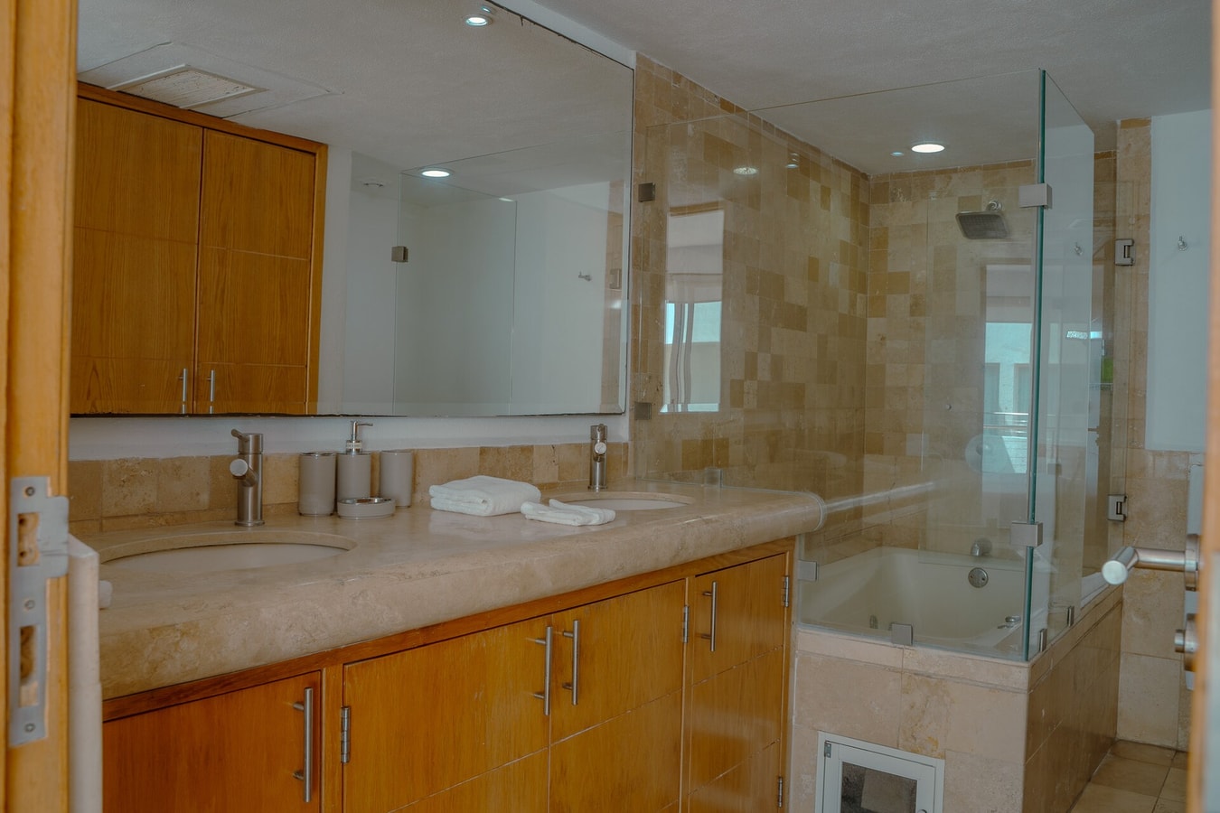 NITTA 407 Penthouse - Private Pool - Ocean Views gallery image 24
