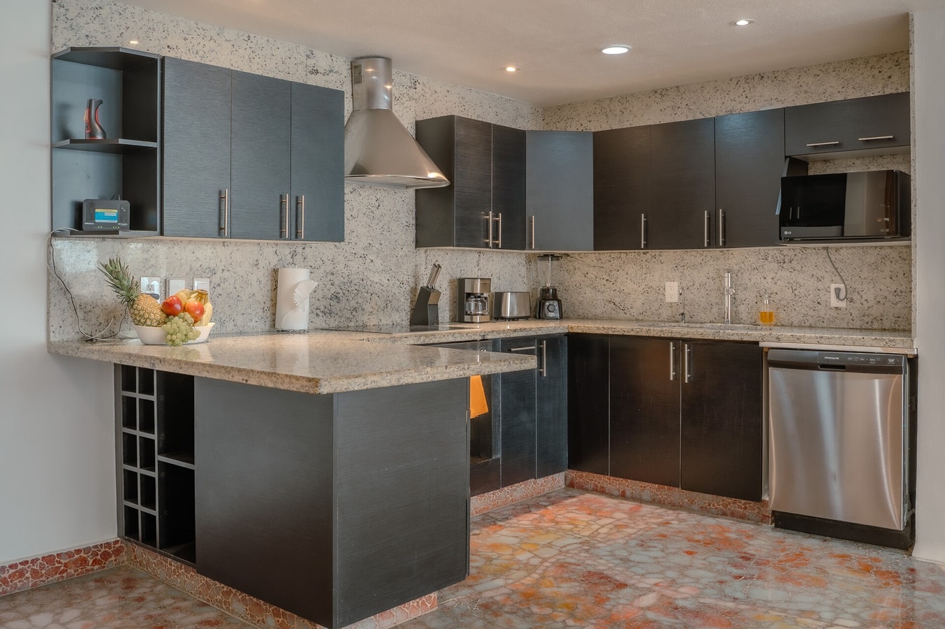 NITTA 308 Spacious Living - Walk to the Beach gallery image 7