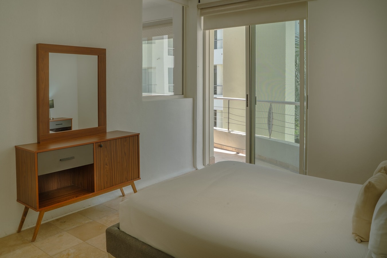 NITTA 209 Elegant Apartment - Partial Sea Views gallery image 13