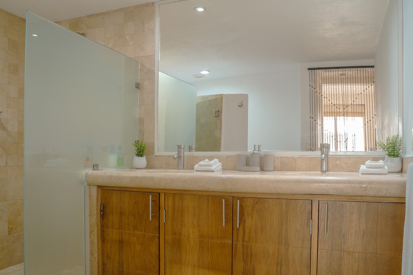 NITTA 103 Spacious & Bright - Steps to the Beach gallery image 15