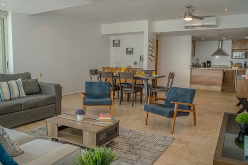 NITTA 103 Spacious & Bright - Steps to the Beach gallery image 4
