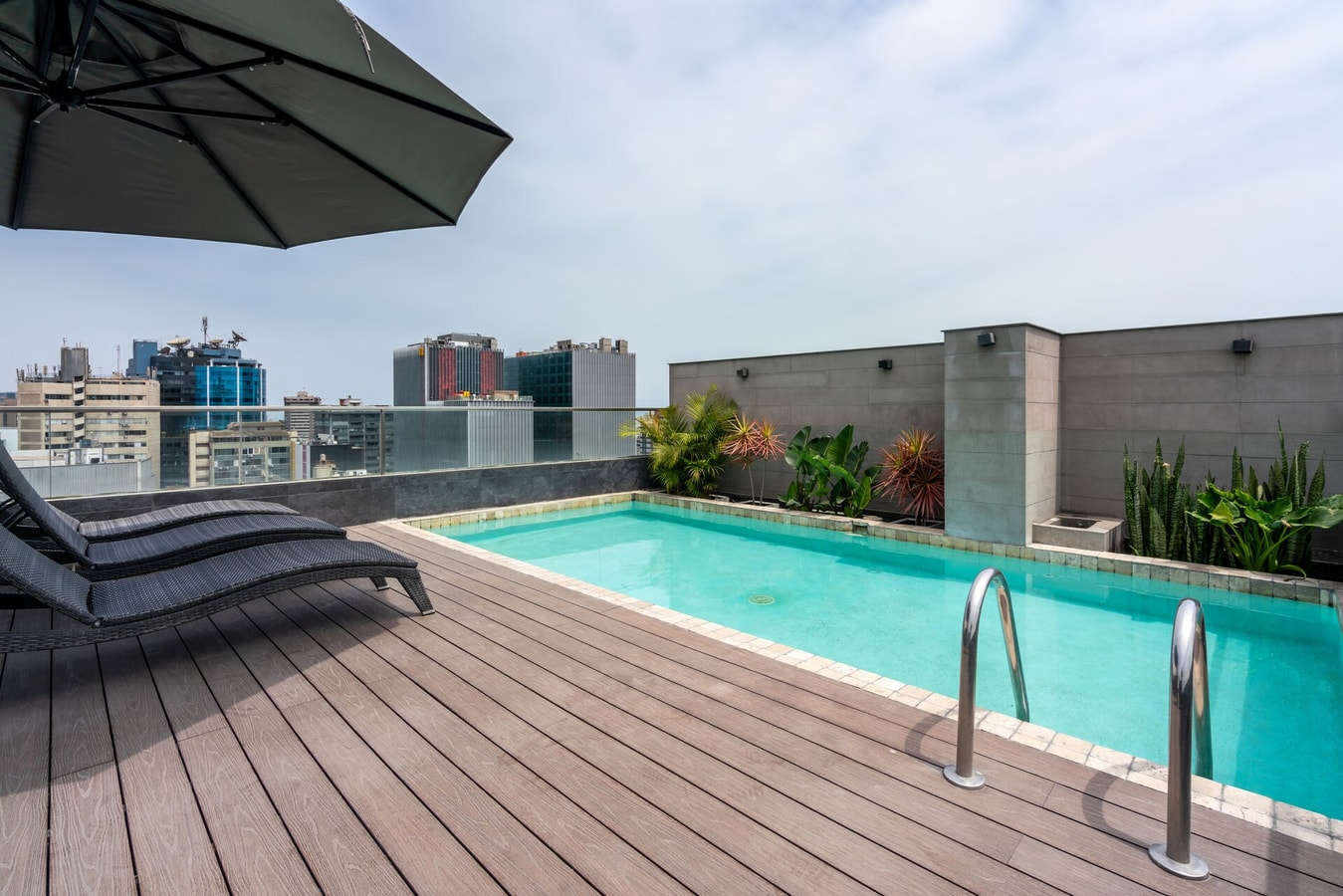 Renovated 93 m²apartment, steps from Kennedy Park. gallery image 30
