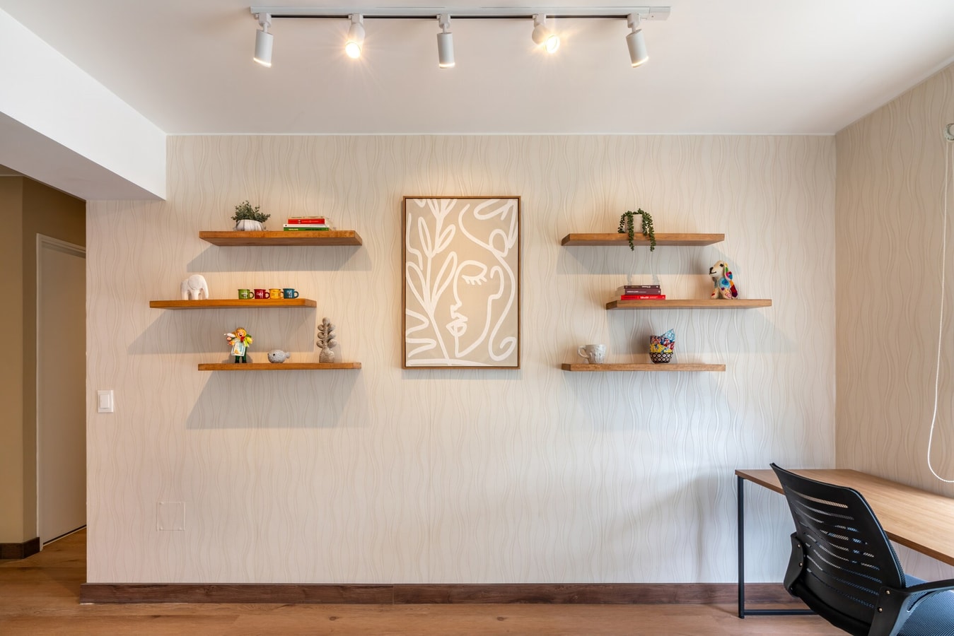 Renovated 93 m²apartment, steps from Kennedy Park. gallery image 21