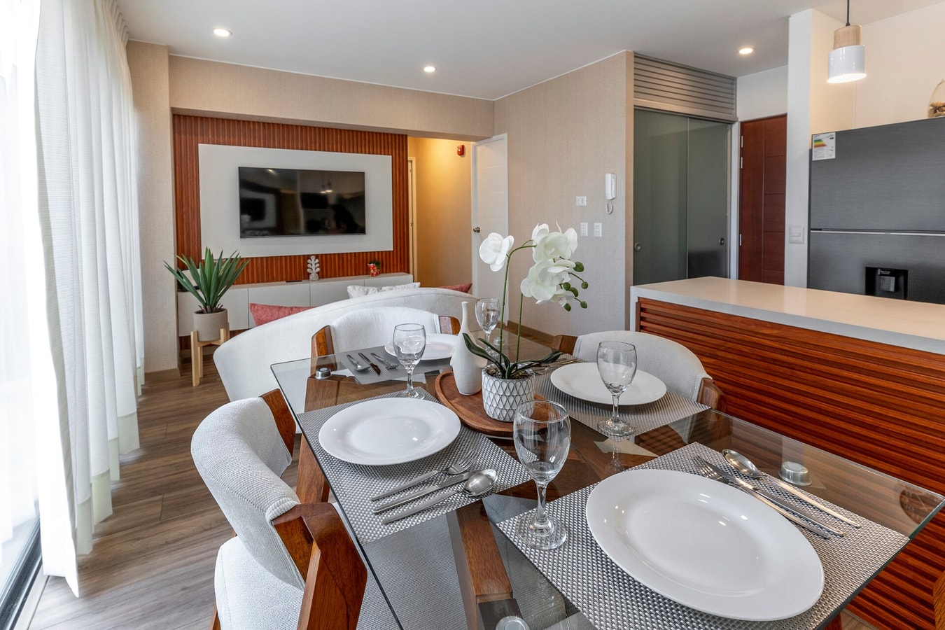 DHP+ | Luxury 2BR Apart with Balcony in Miraflores gallery image 18