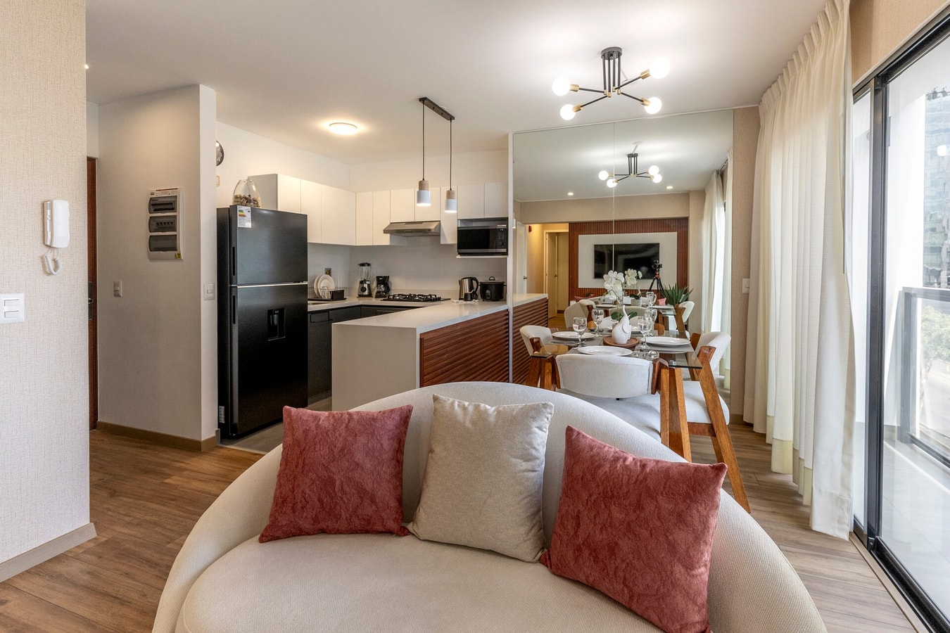 DHP+ | Luxury 2BR Apart with Balcony in Miraflores gallery image 8