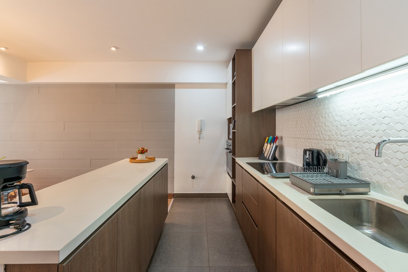 Renovated 93 m²apartment, steps from Kennedy Park. gallery image 19